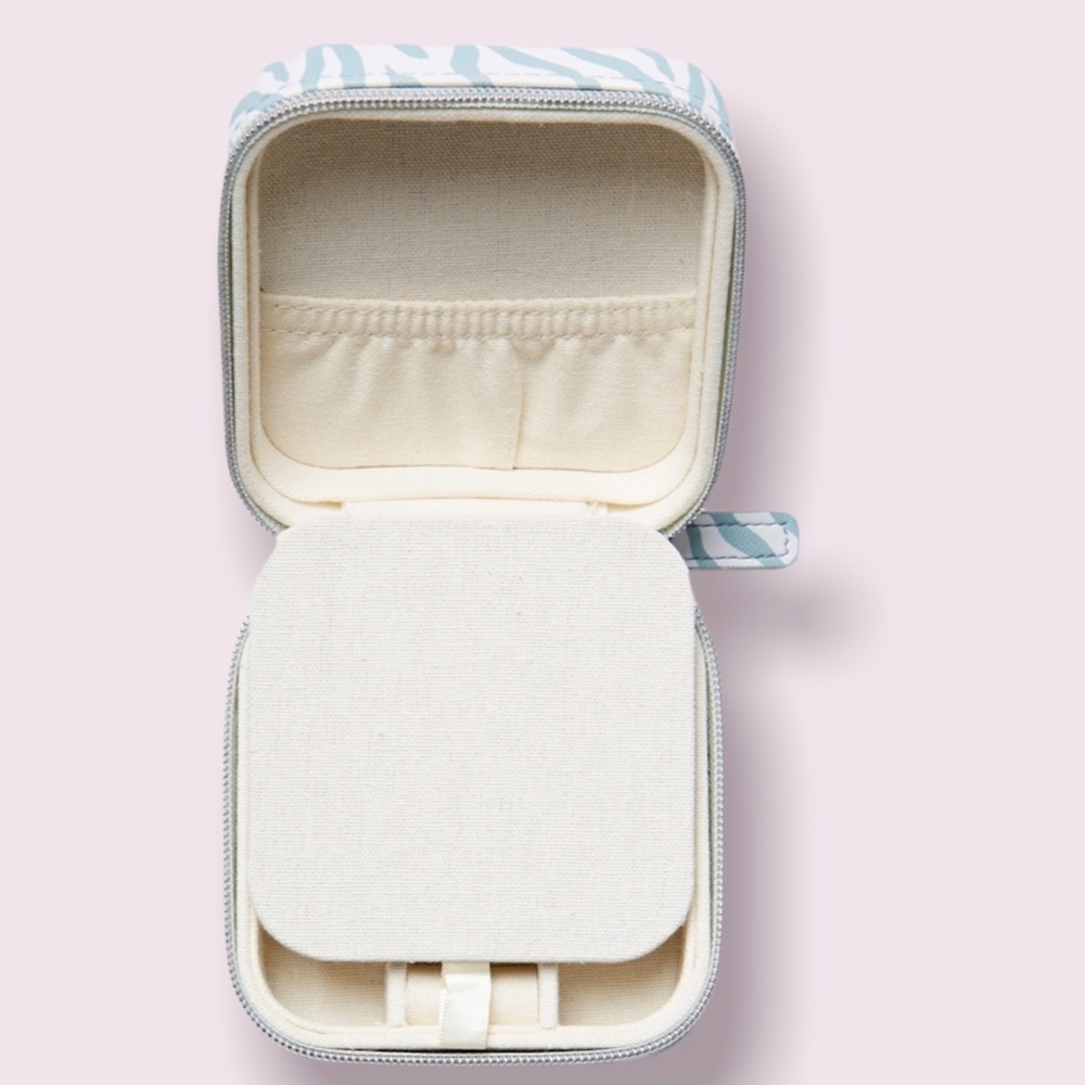 Milly Mini Traveling Jewelry Box - Picture 3 of 7
